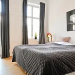 Sanders Arrow - Chic Three-Bedroom Apartment In The Middle Of Copenhagen