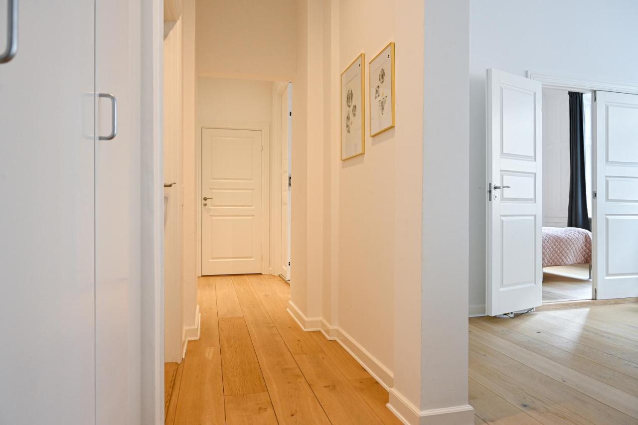 Sanders Arrow - Chic Three-bedroom In The Middle Of *