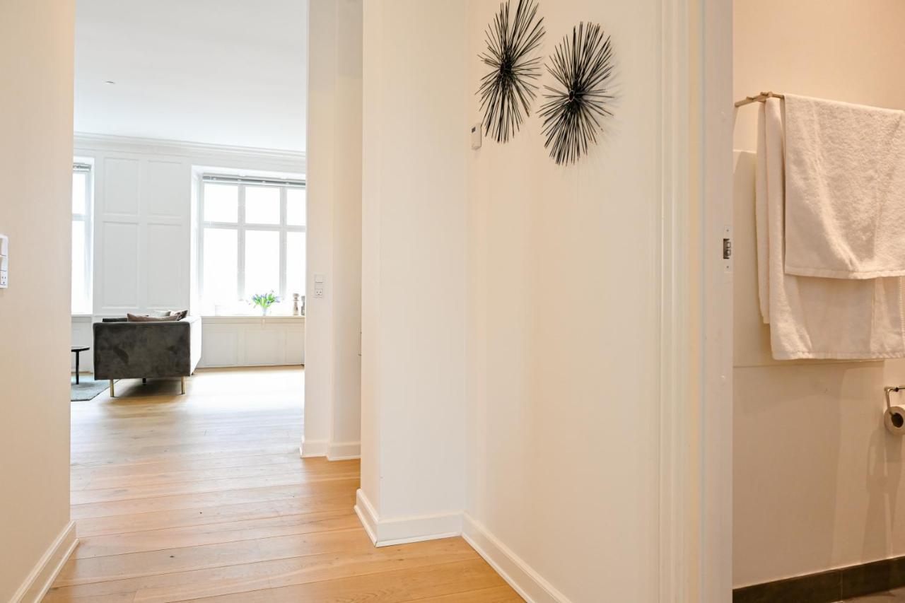 Sanders Arrow - Chic Three-bedroom In The Middle Of